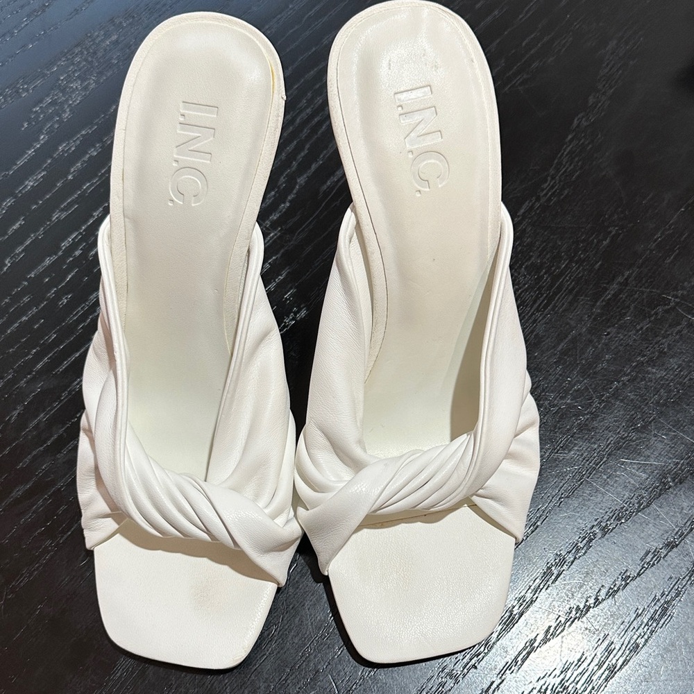 Incoco Women's Elegant Cream Twist Mules